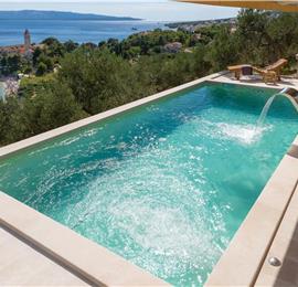 2 bedroom villa with pool and sea views in Bol, Brač Island, sleeps 4